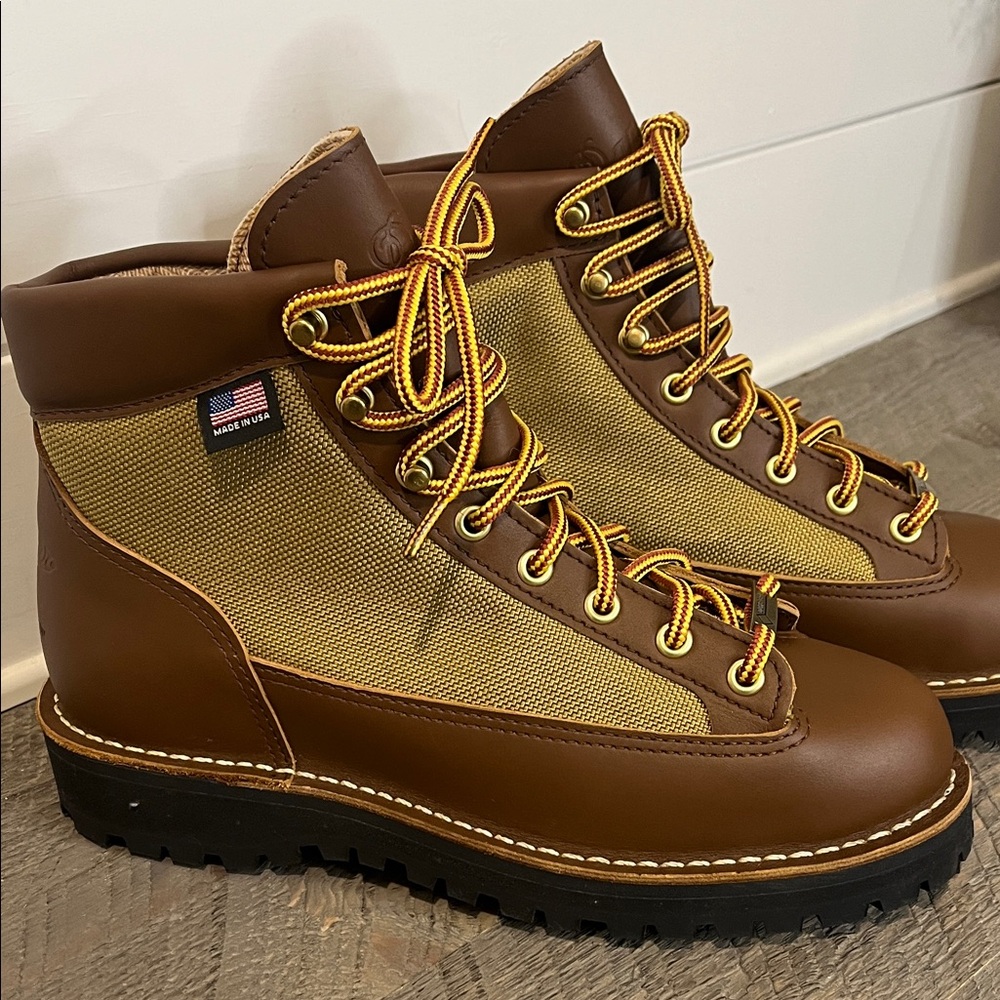 NWOT - Danner Women’s Light Khaki Boots - Sz 7.5 - Picture 2 of 6